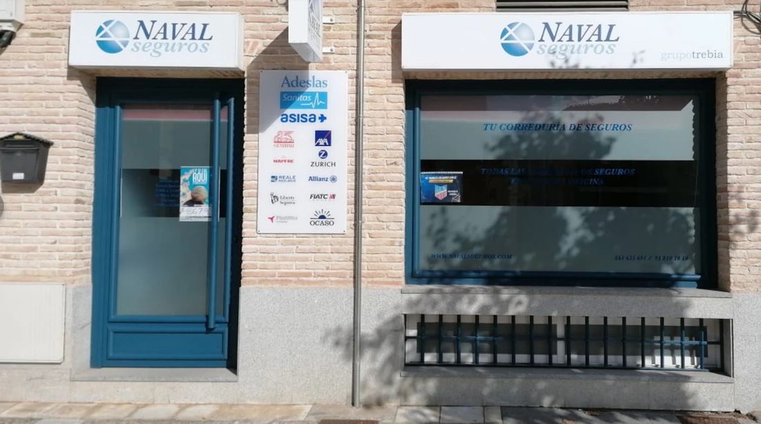 Fachada de la oficina de Navalseguros en la calle de la Constitución